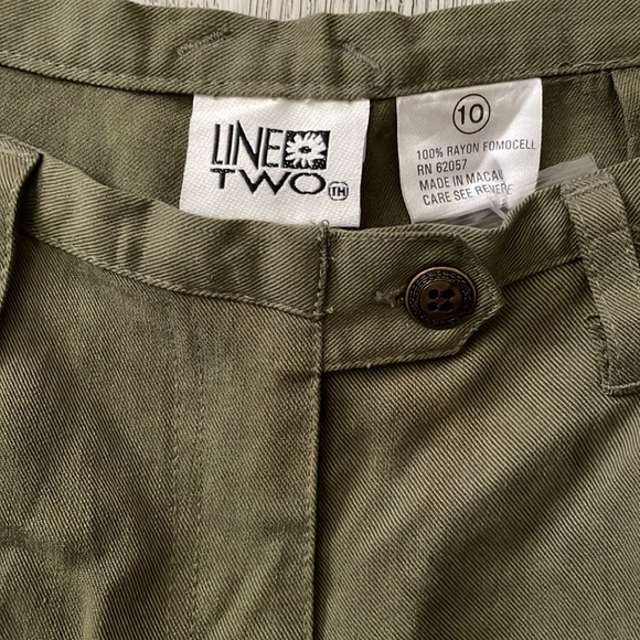 Line Two Shorts - Picture 2 of 6